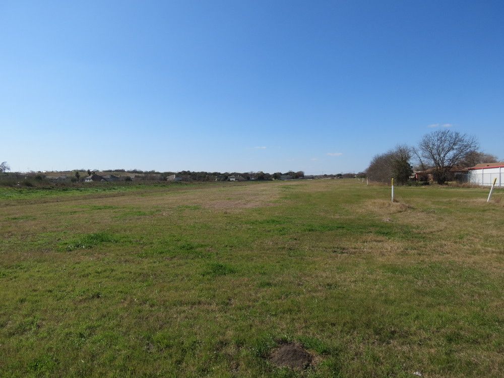 Great Multifamily Site on FM 725 Near IH 35 : 1609 McQueeney Road, New Braunfels, TX 78130